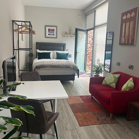 Hugo Mews Bright Studio Apartment برايْ المظهر الخارجي الصورة