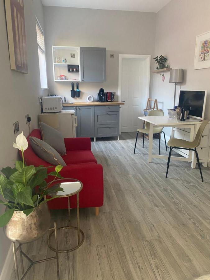 Hugo Mews Bright Studio Apartment برايْ المظهر الخارجي الصورة